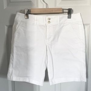 NWT American Eagle White Bermuda Shorts - Size 6